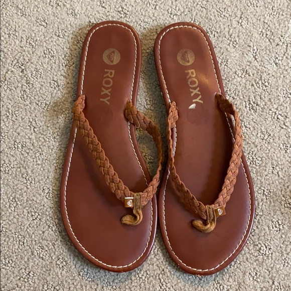 roxy tan flip flops